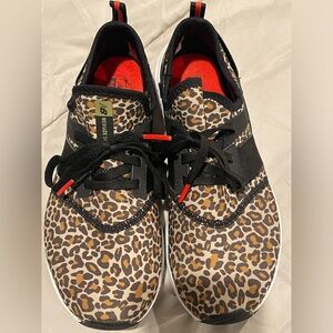 New Balance like new tennis shoe